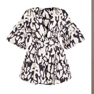 Black & Ivory Print Plunge Puffball Hem Playsuit - NWT - Pretty Little Thing